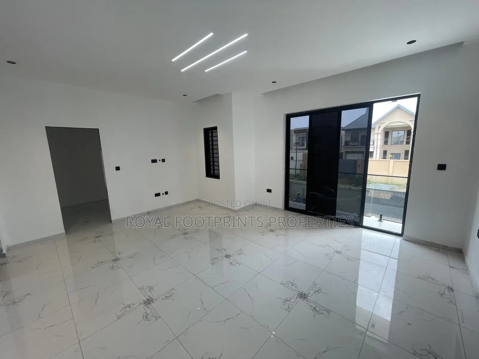 4bdrm House in Luxelooks Properties, Ashaley Botwe for sale