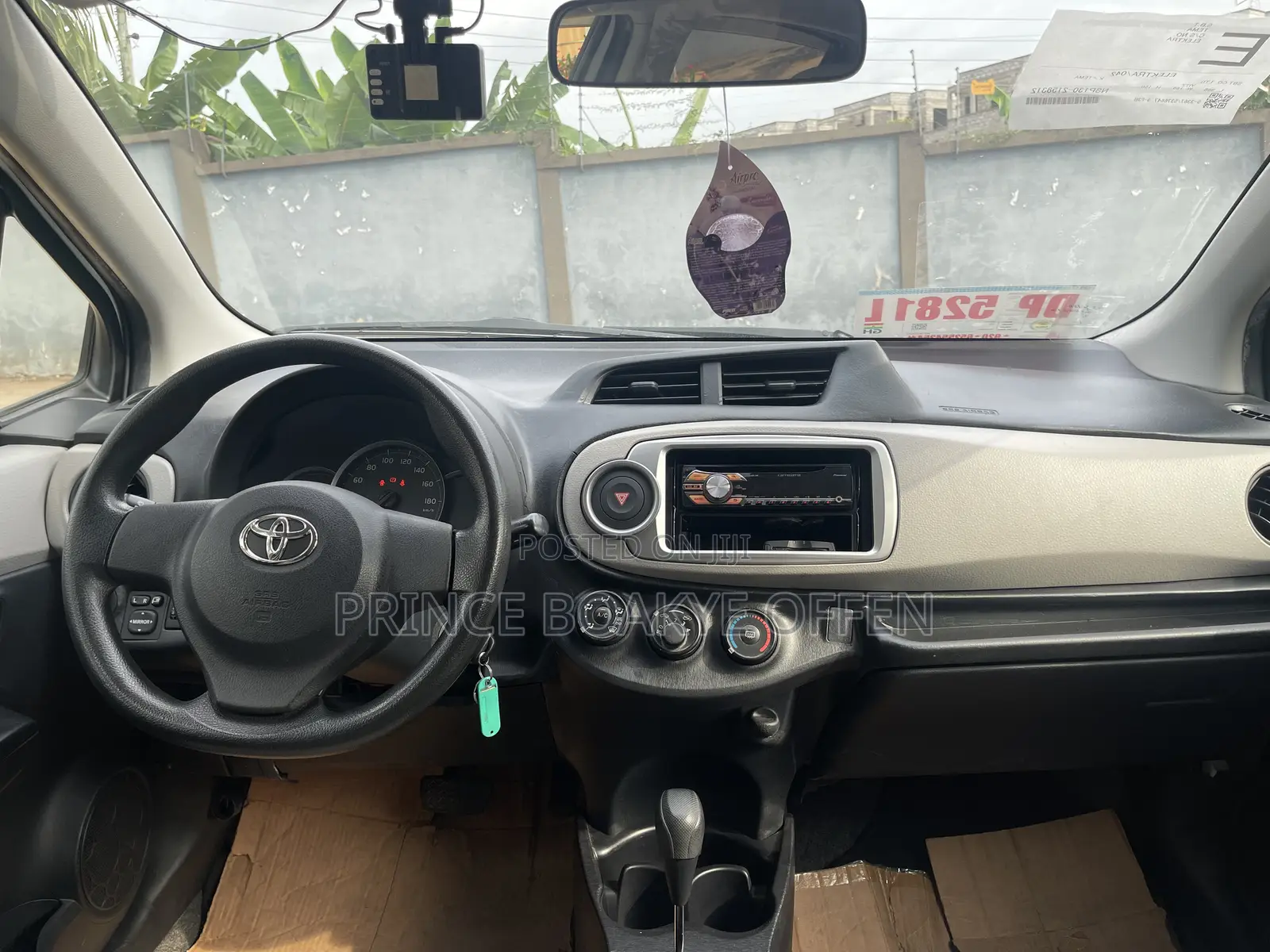 Toyota Vitz 2014 White