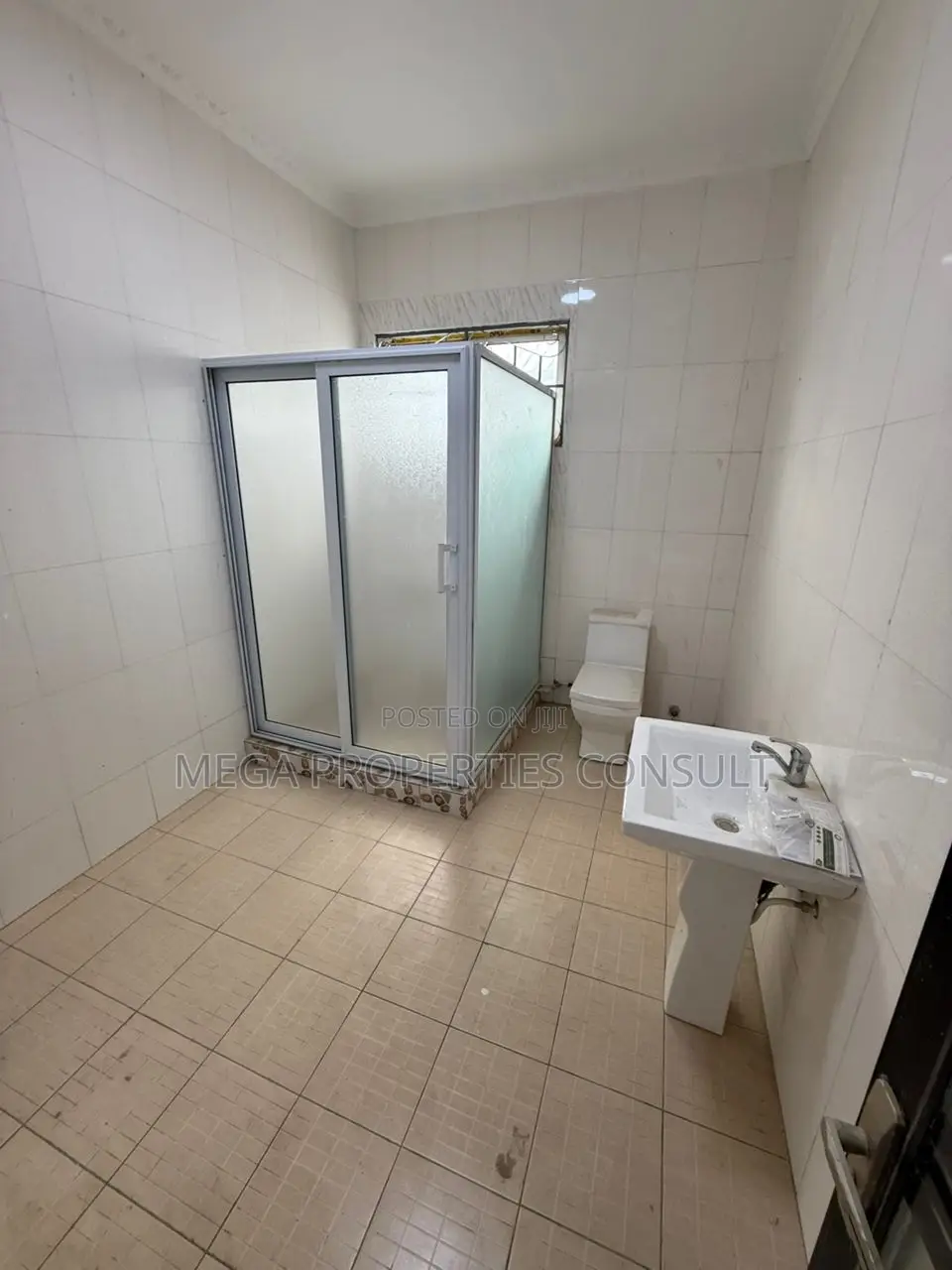 7bdrm House in Tema Metropolitan for rent