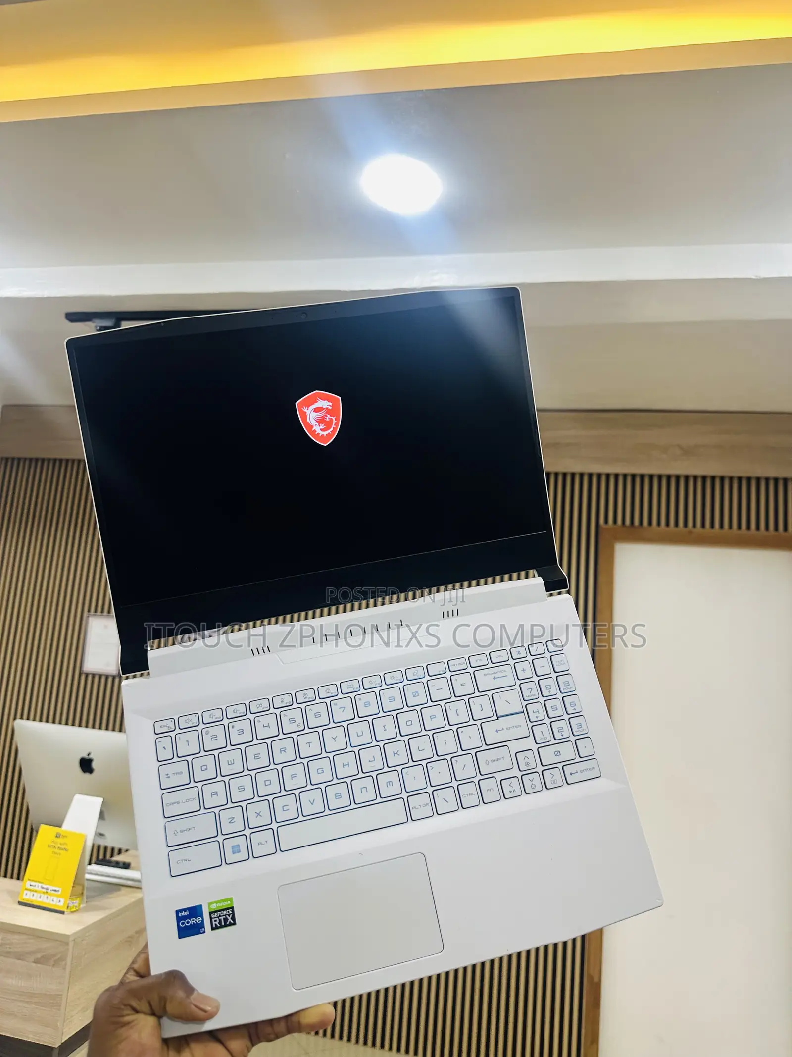 Laptop MSI MSI Sword 15 16GB Intel Core i7 SSD 512GB