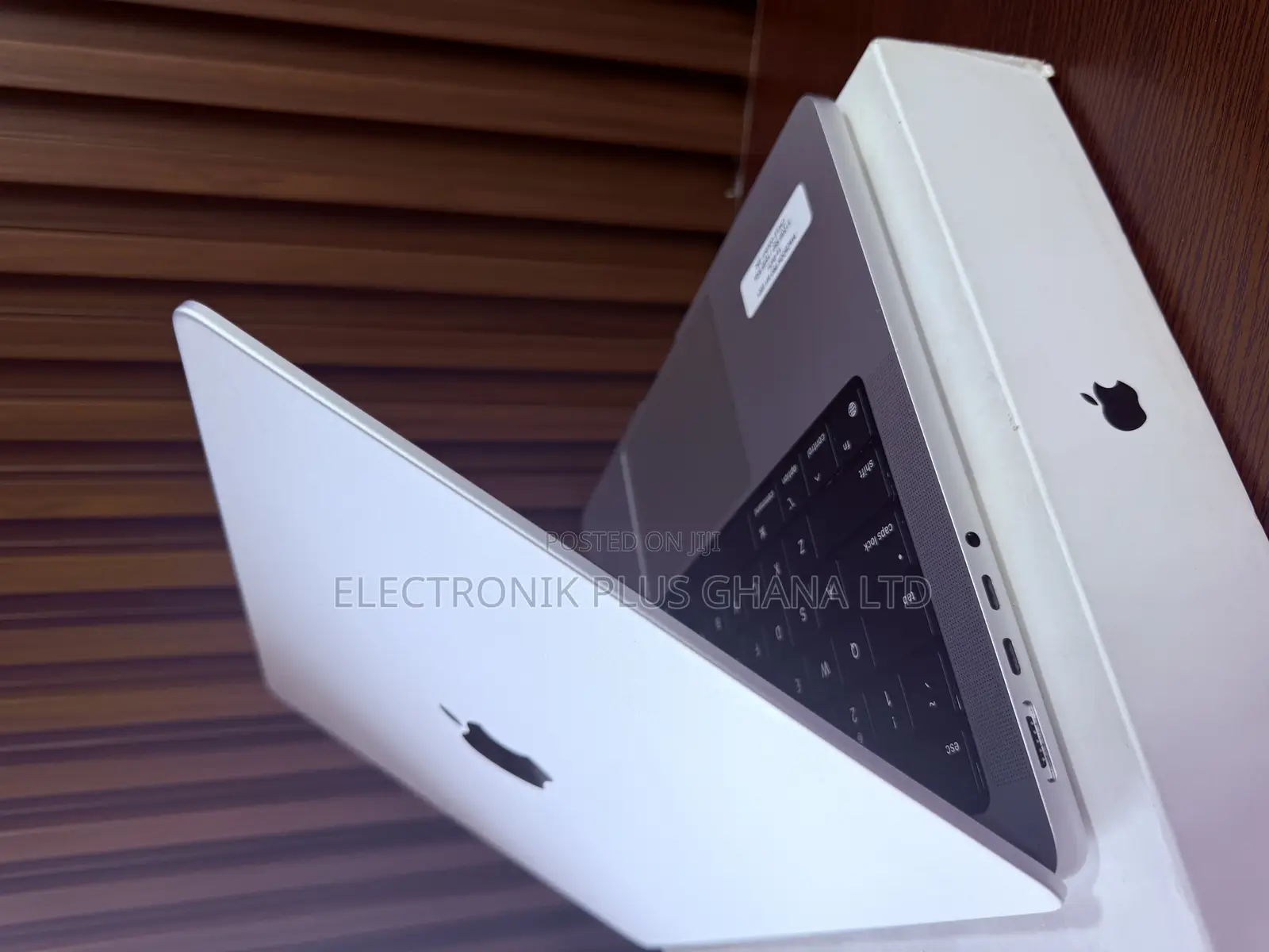 Laptop Apple MacBook Pro 2021 M1 16GB Apple M1 Pro SSD 512GB