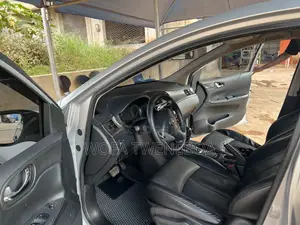 Nissan Tiida 2014 Silver