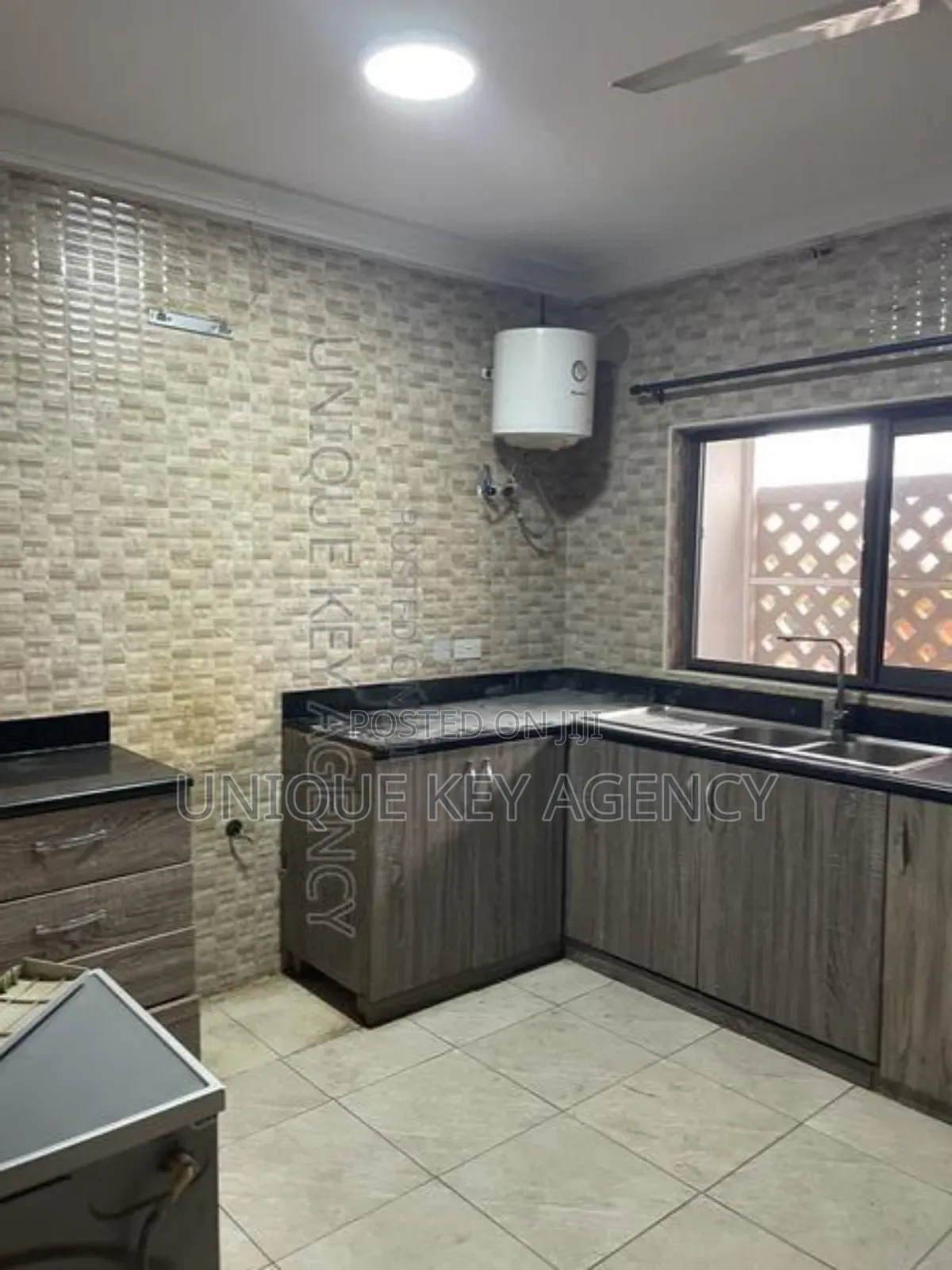 3bdrm Apartment in Unique Key Agency, Airport Residential Area for rent