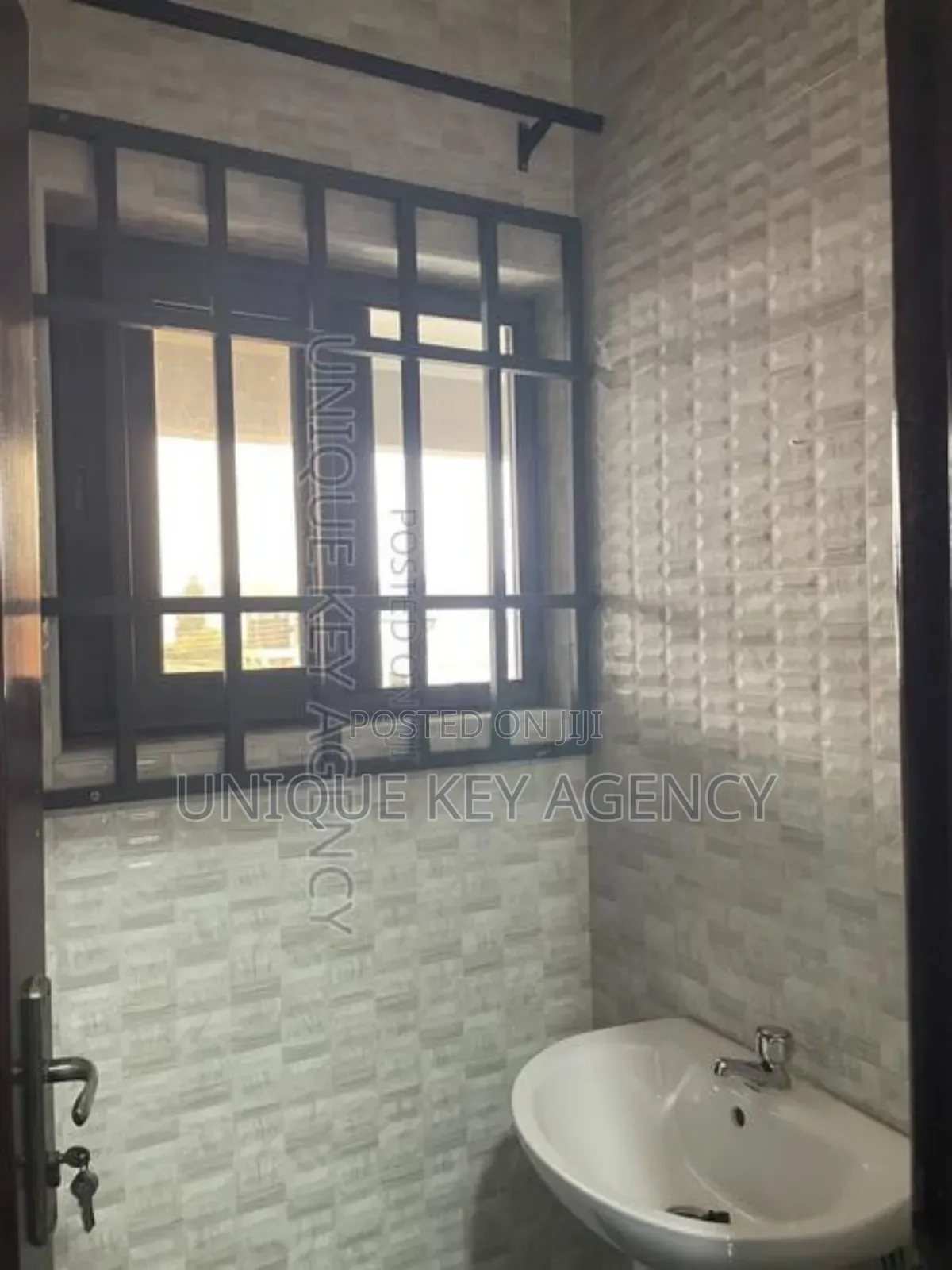3bdrm Apartment in Unique Key Agency, Airport Residential Area for rent