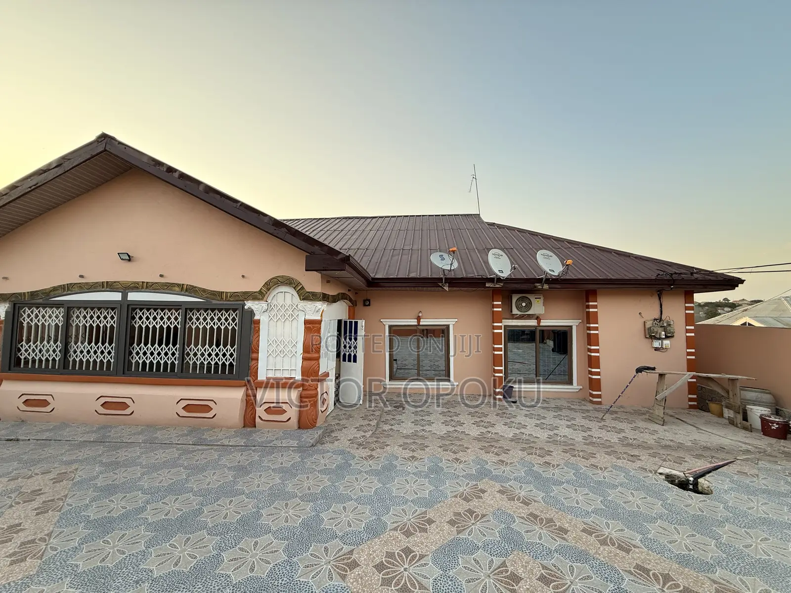 Furnished 6bdrm House in Graceman Properties, Kwabre for sale