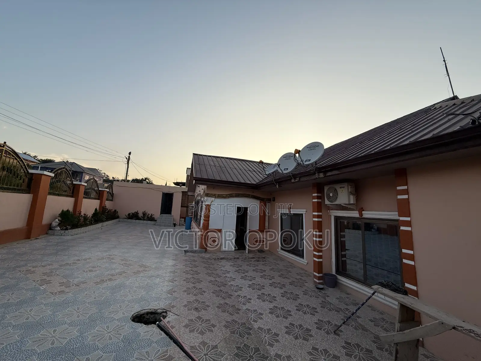 Furnished 6bdrm House in Graceman Properties, Kwabre for sale