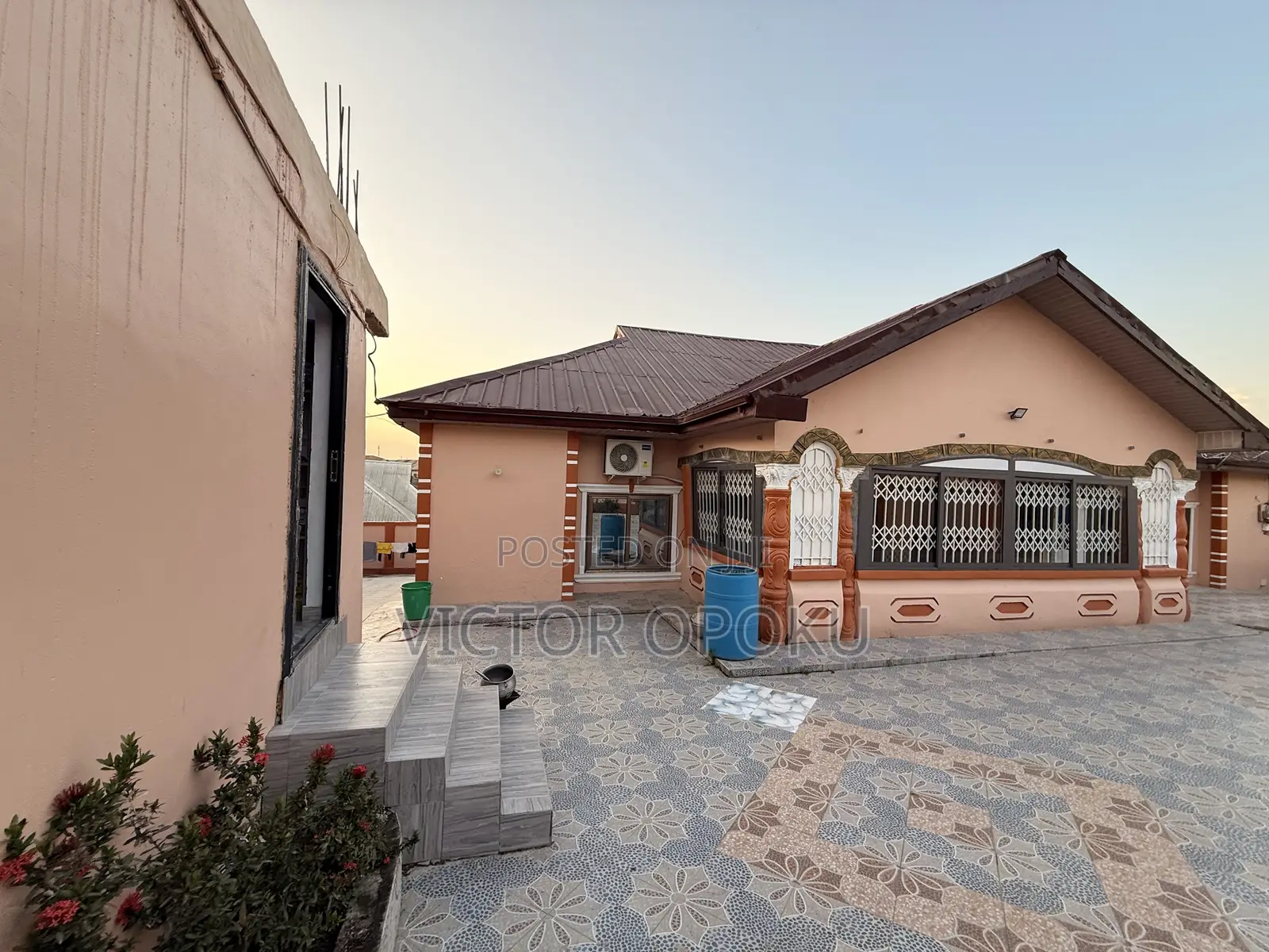 Furnished 6bdrm House in Graceman Properties, Kwabre for sale