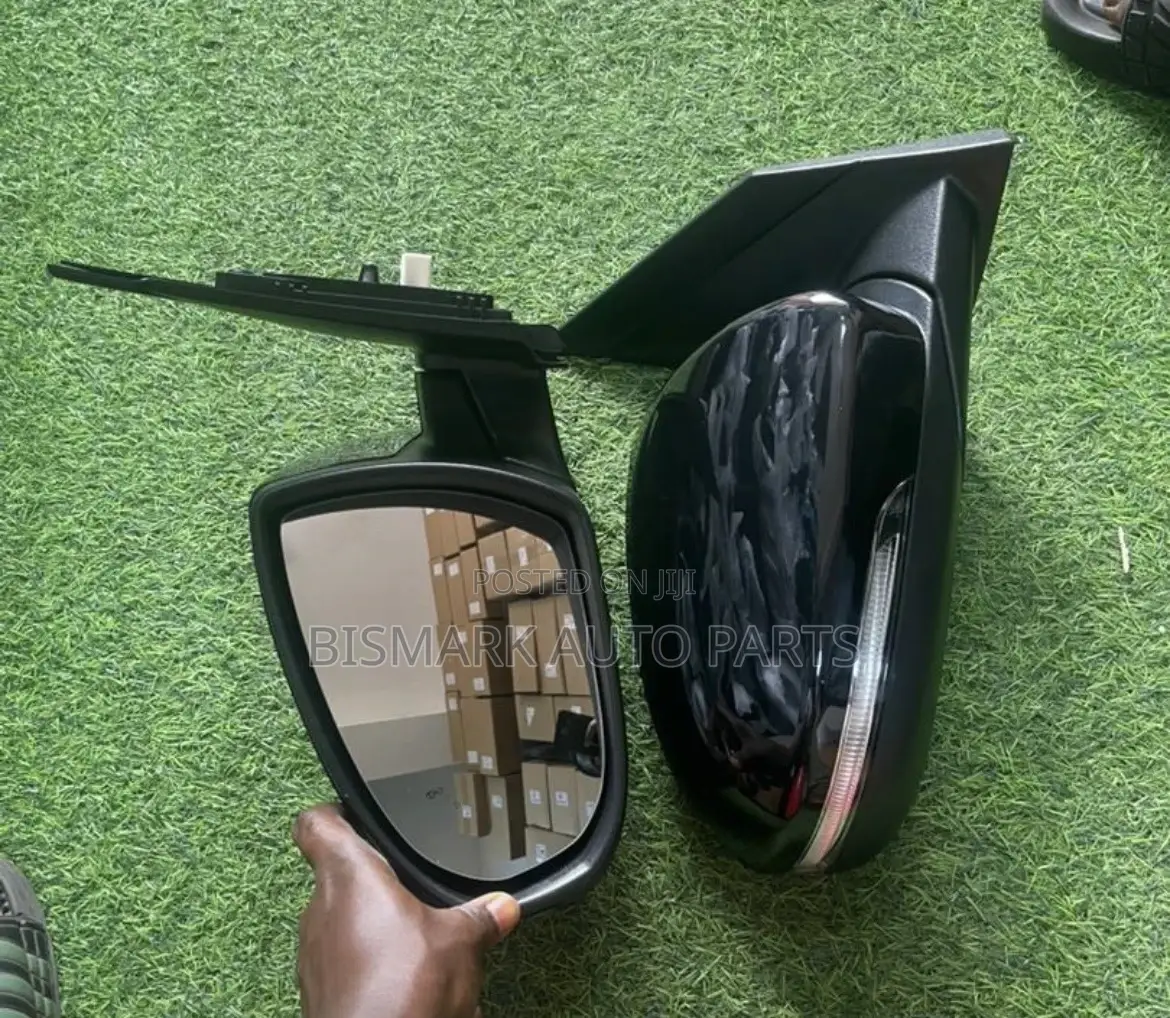 Hyundai Tucson 2018-2019-2020 Side Mirror With Sensor and Light Pair