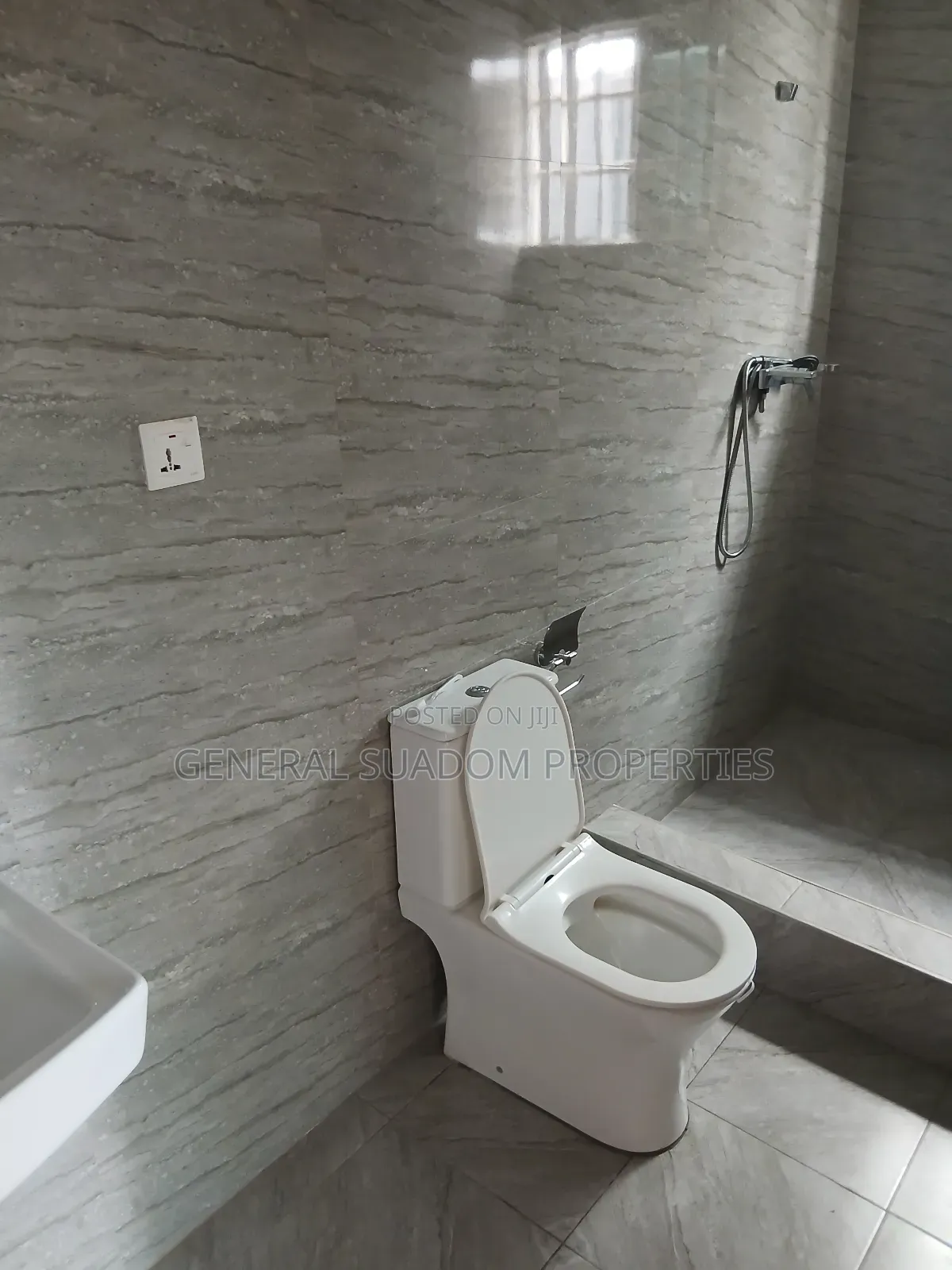 2bdrm Apartment in Suadom Real Estate, Baatsona Total for rent