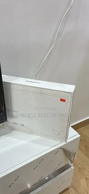 New Laptop Apple MacBook Pro 16GB SSD 512GB