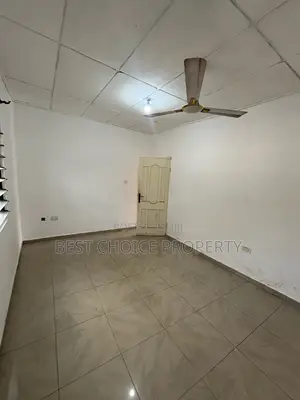 Spacious Chamber and Hall Sc