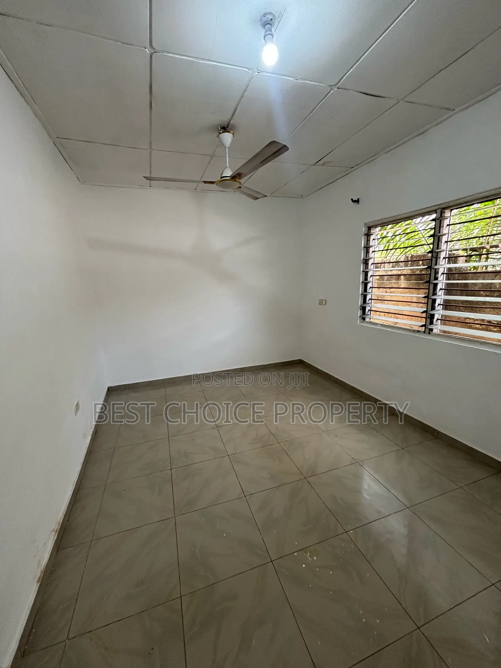 Spacious Chamber and Hall Sc