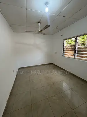Spacious Chamber and Hall Sc