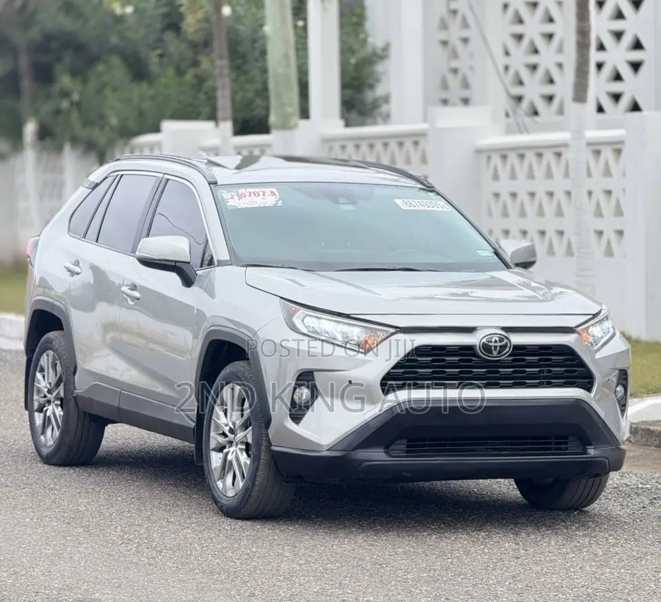 Toyota RAV4 XLE Premium AWD 2020 Silver