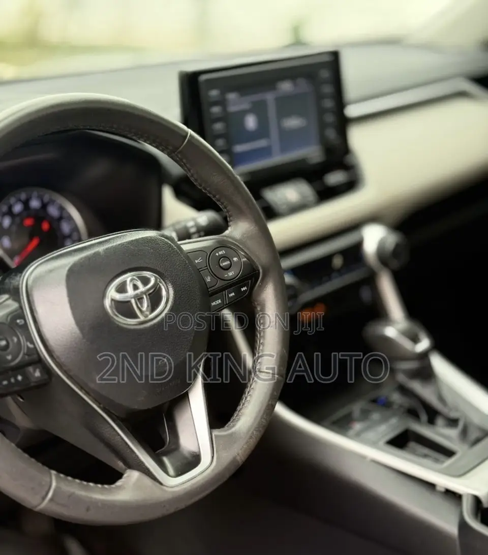 Toyota RAV4 XLE Premium AWD 2020 Silver