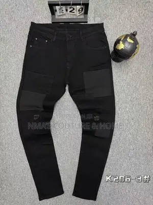Stylish Black Fitted Jeans With Knee