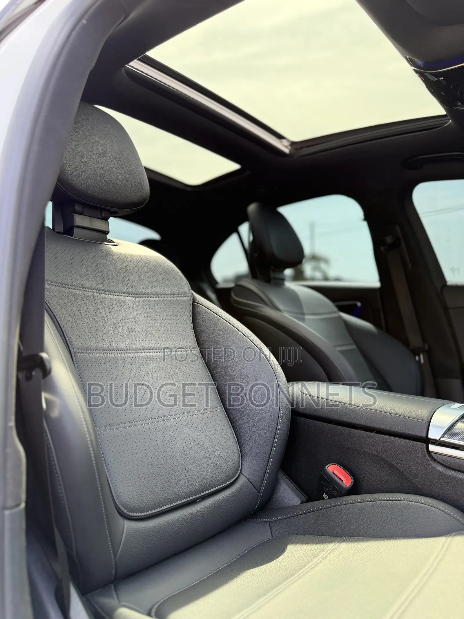 Mercedes-Benz C300 2024 White