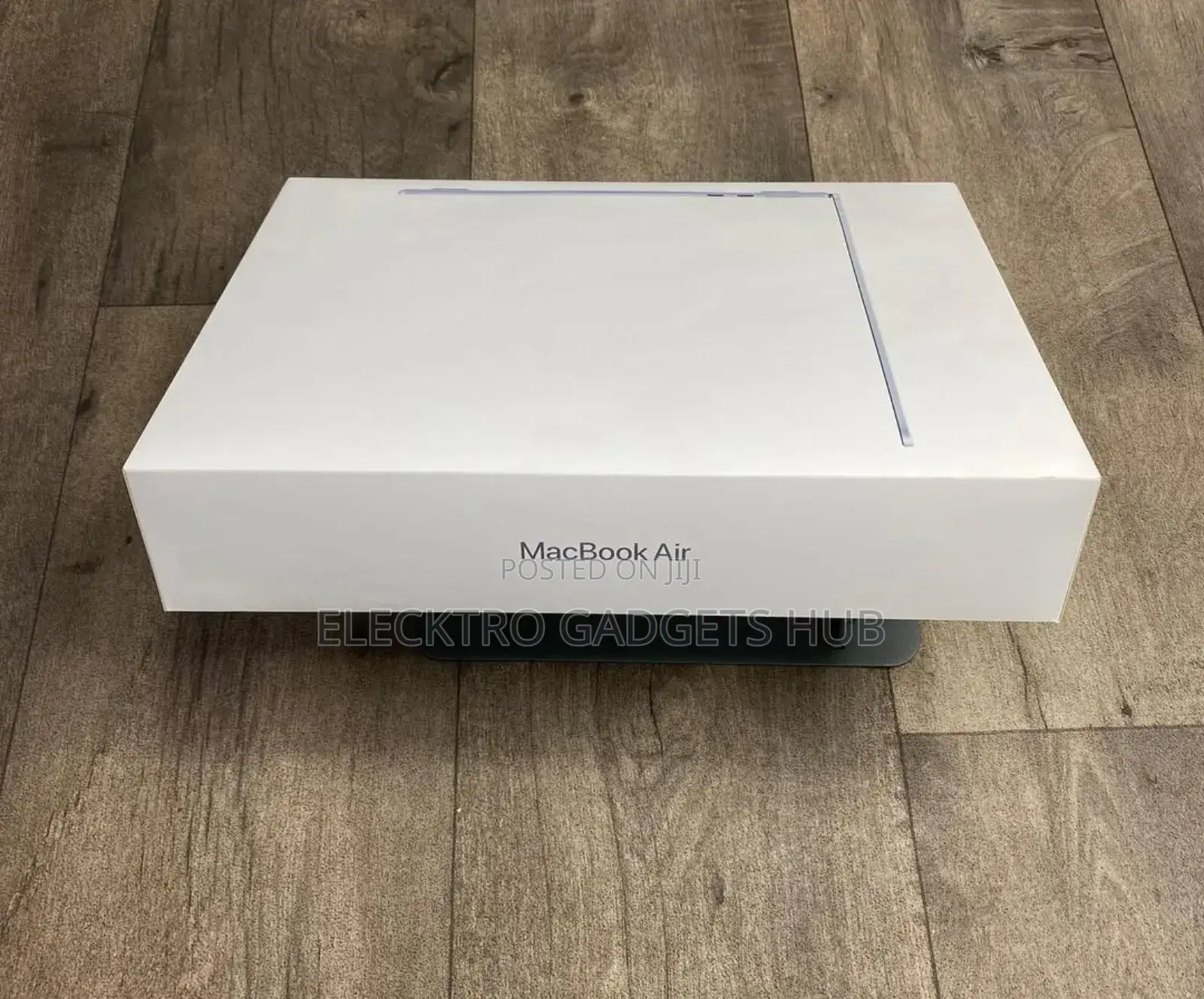 New Laptop Apple MacBook Air 2025 M4 13-Inch 16GB Apple M4 SSD 256GB