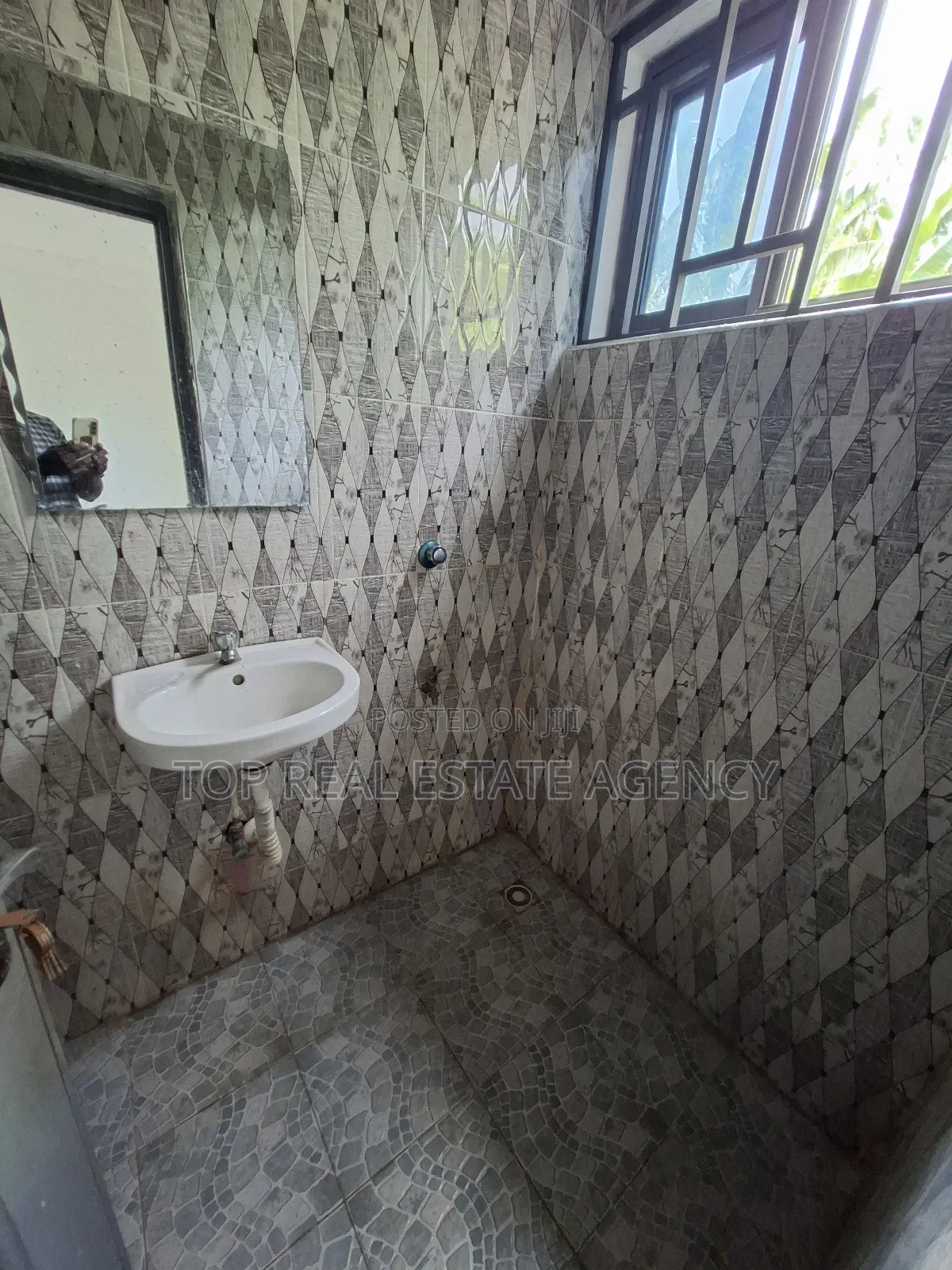 1bdrm Apartment in ,, North Legon for rent