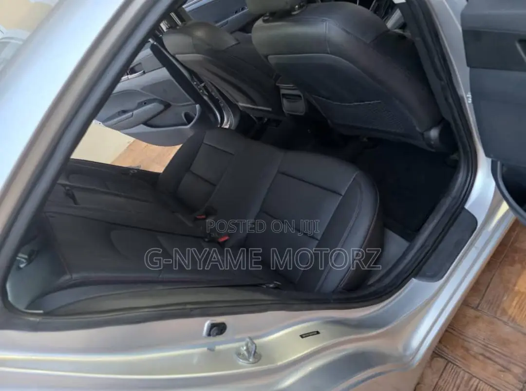 Hyundai Elantra ECO Sedan FWD (1.4L 4cyl 7A) 2017 Silver