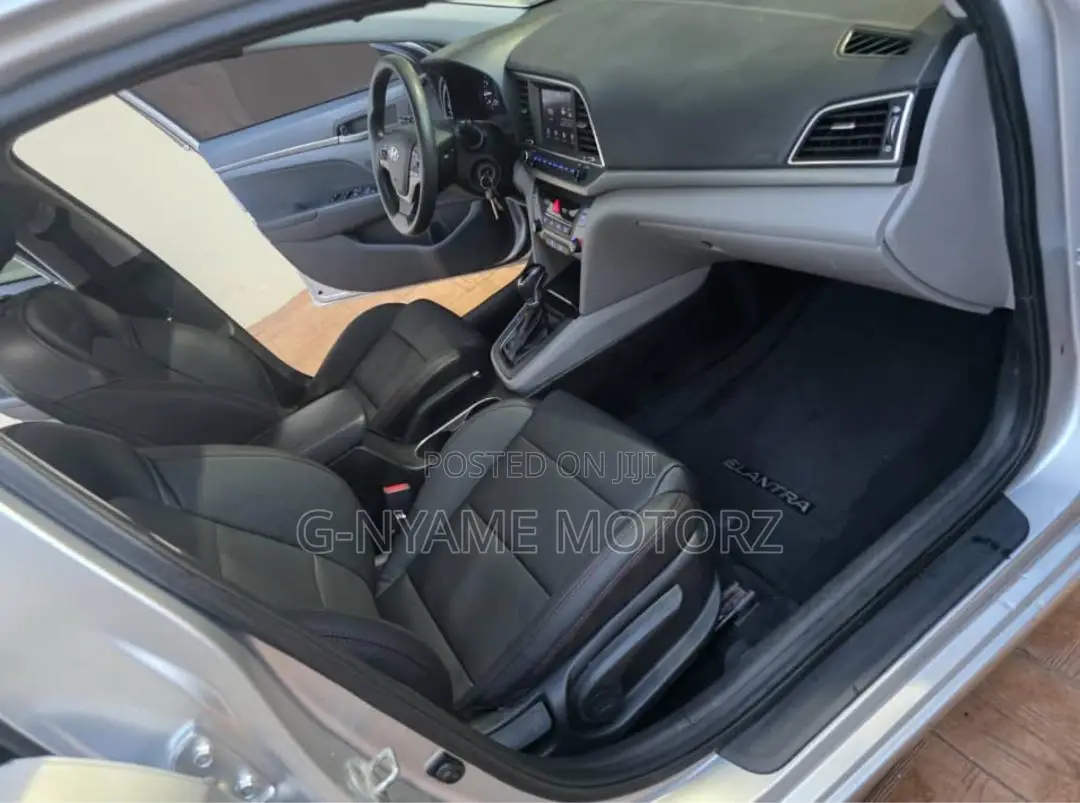 Hyundai Elantra ECO Sedan FWD (1.4L 4cyl 7A) 2017 Silver