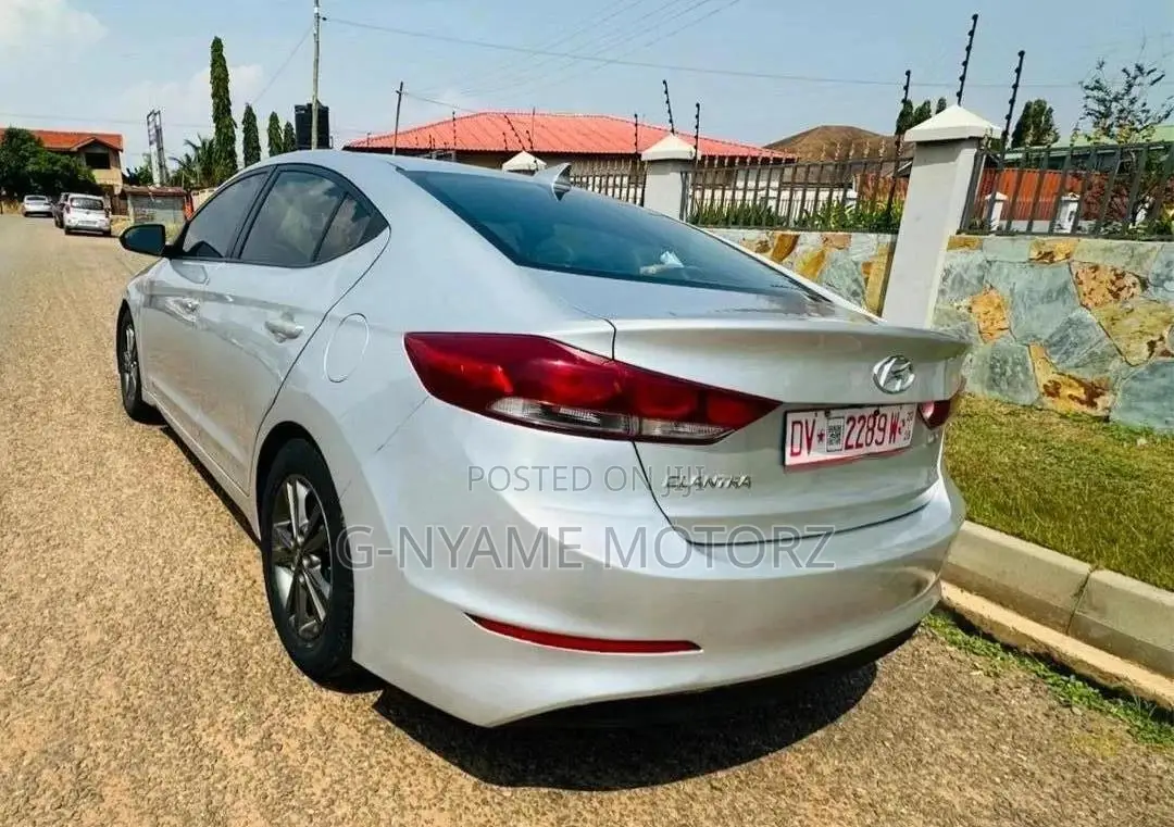 Hyundai Elantra ECO Sedan FWD (1.4L 4cyl 7A) 2017 Silver