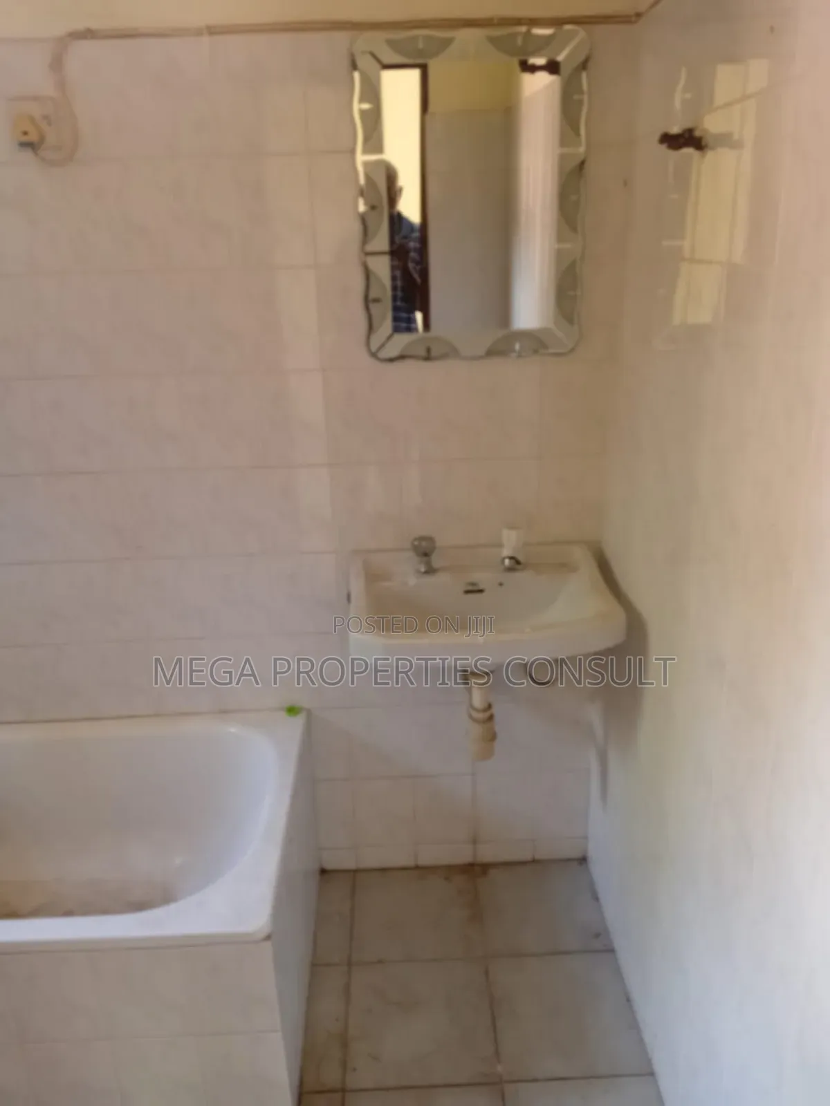 9bdrm House in Sowutwuom for rent