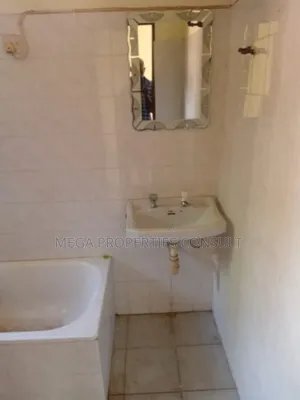9bdrm House in Sowutwuom for rent