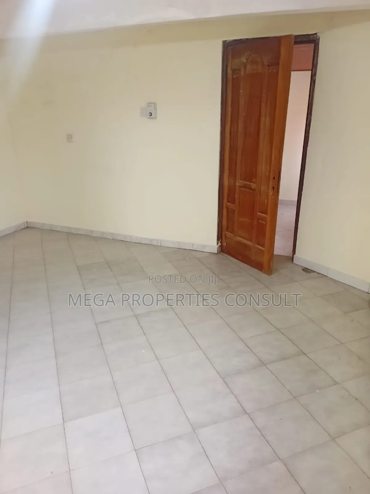9bdrm House in Sowutwuom for rent