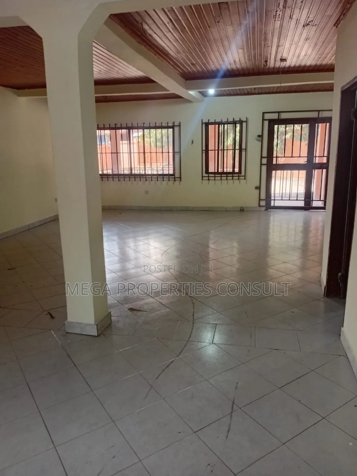 9bdrm House in Sowutwuom for rent