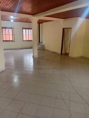 4bdrm Apartment in Sowutwuom for rent