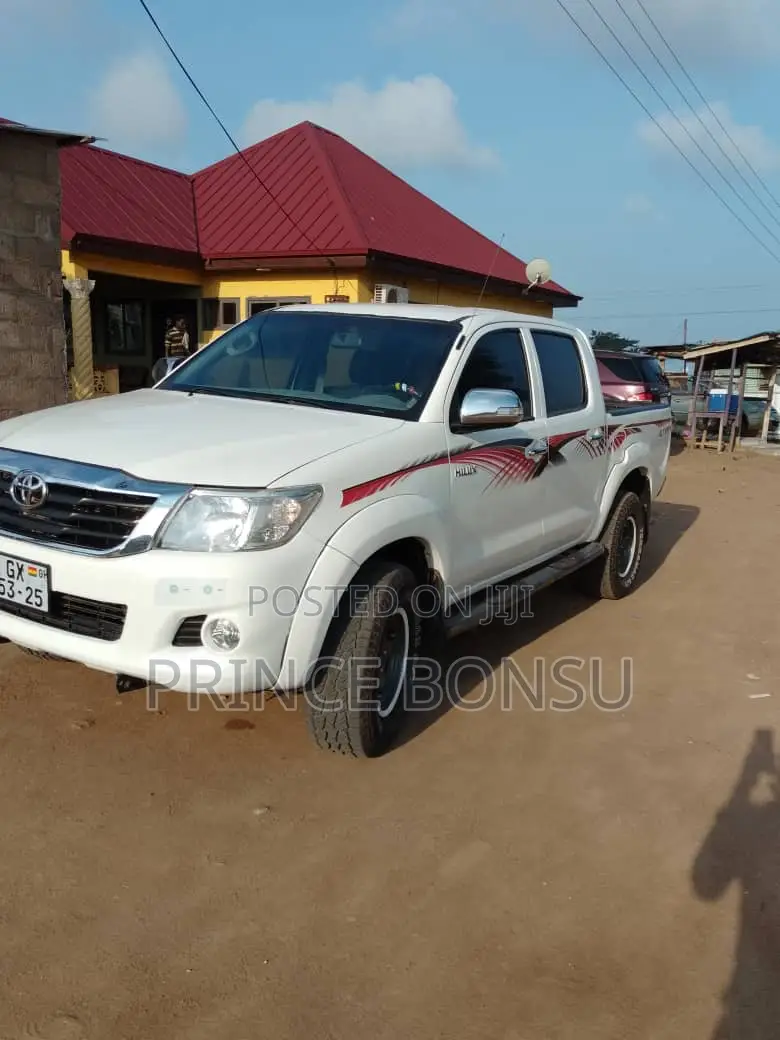 Toyota Hilux 2012 White