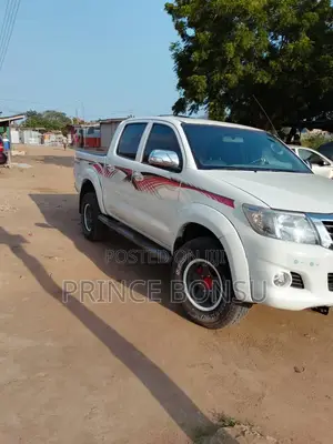 Toyota Hilux 2012 White