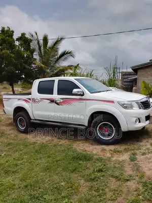 Toyota Hilux 2012 White