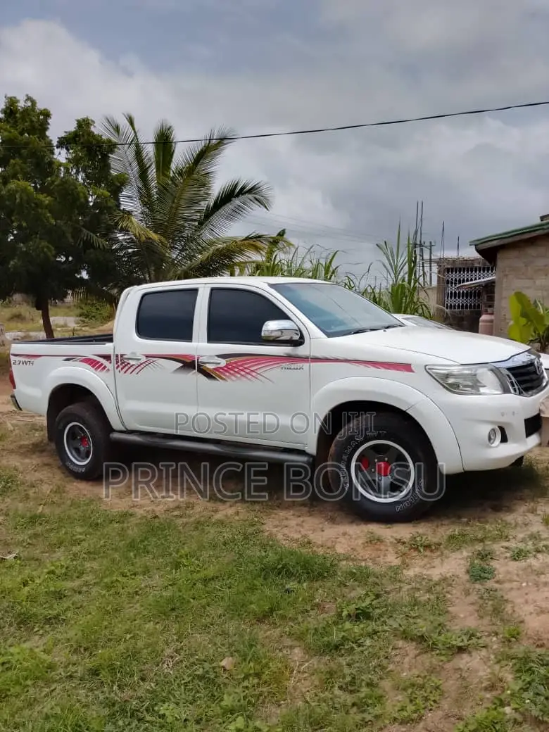Toyota Hilux 2012 White