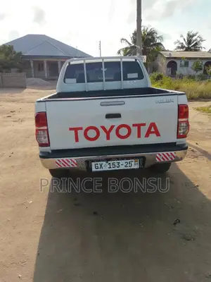 Toyota Hilux 2012 White