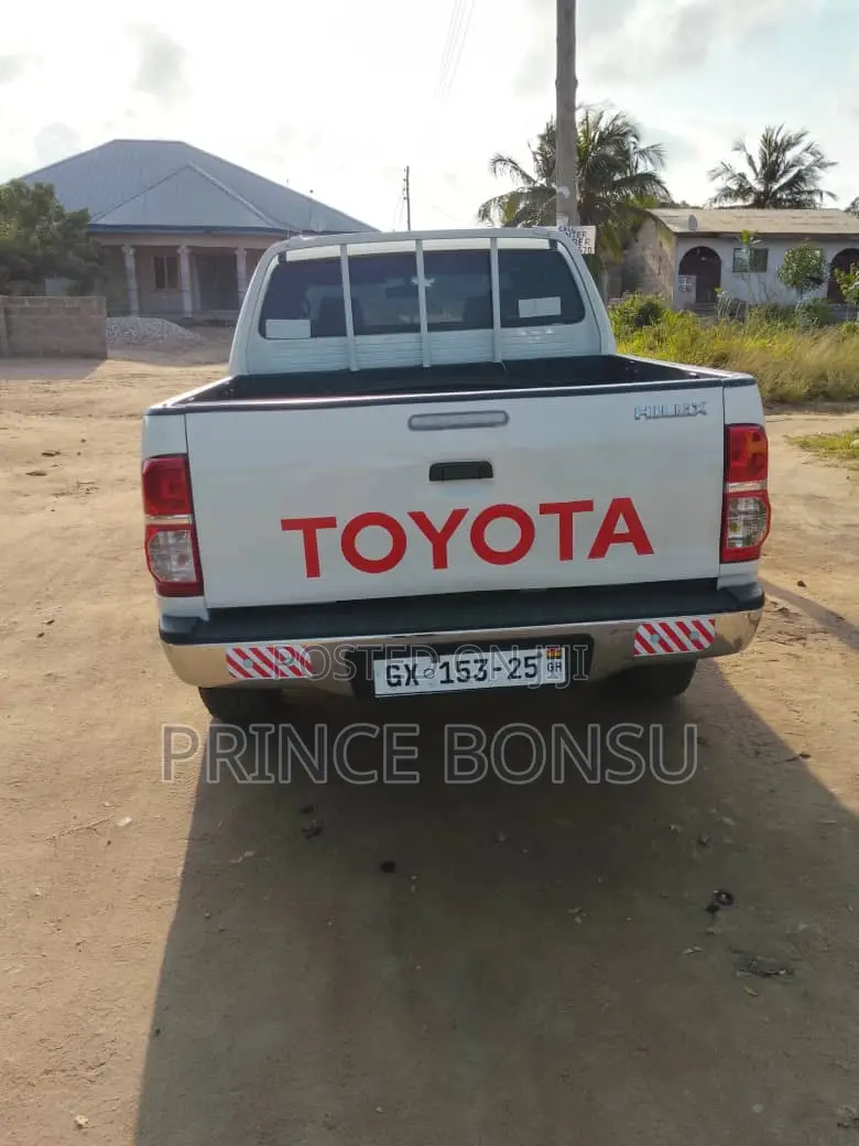 Toyota Hilux 2012 White