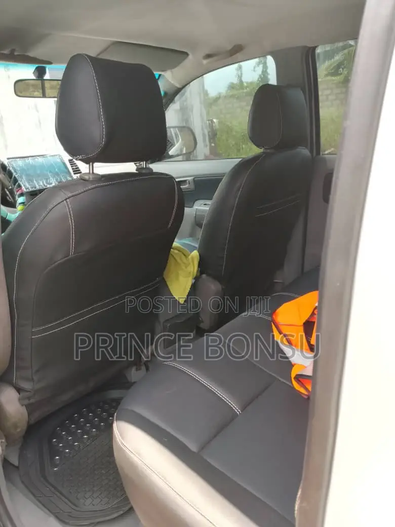 Toyota Hilux 2012 White