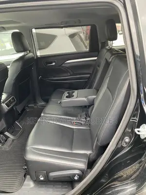 Toyota Highlander XLE 4x4 V6 (3.5L 6cyl 8A) 2018 Black