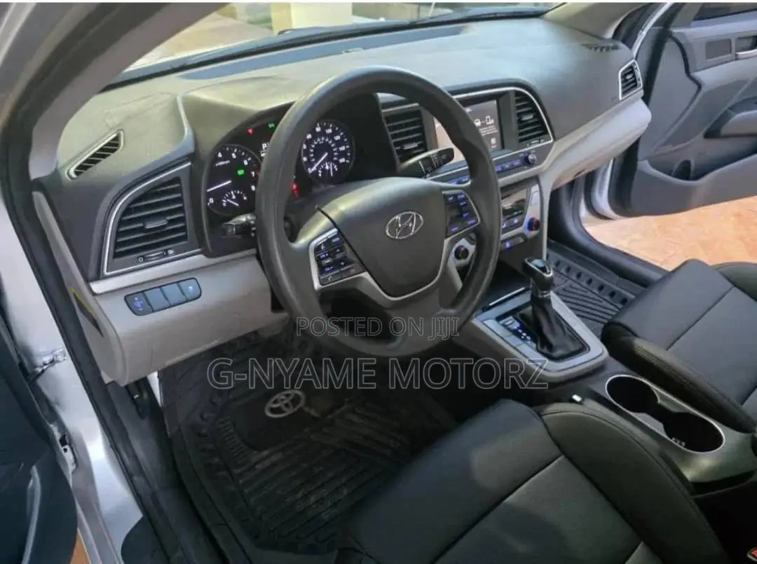 Hyundai Elantra ECO Sedan FWD (1.4L 4cyl 7A) 2017 Silver