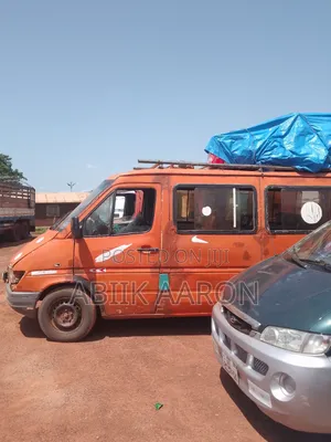 Mercedes-Benz Sprinter 1995 Orange