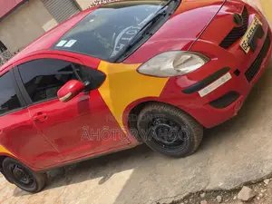 Toyota Vitz 2008 Red