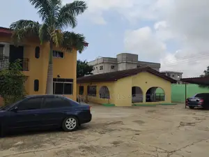 8bdrm House in Tema Com6 for rent