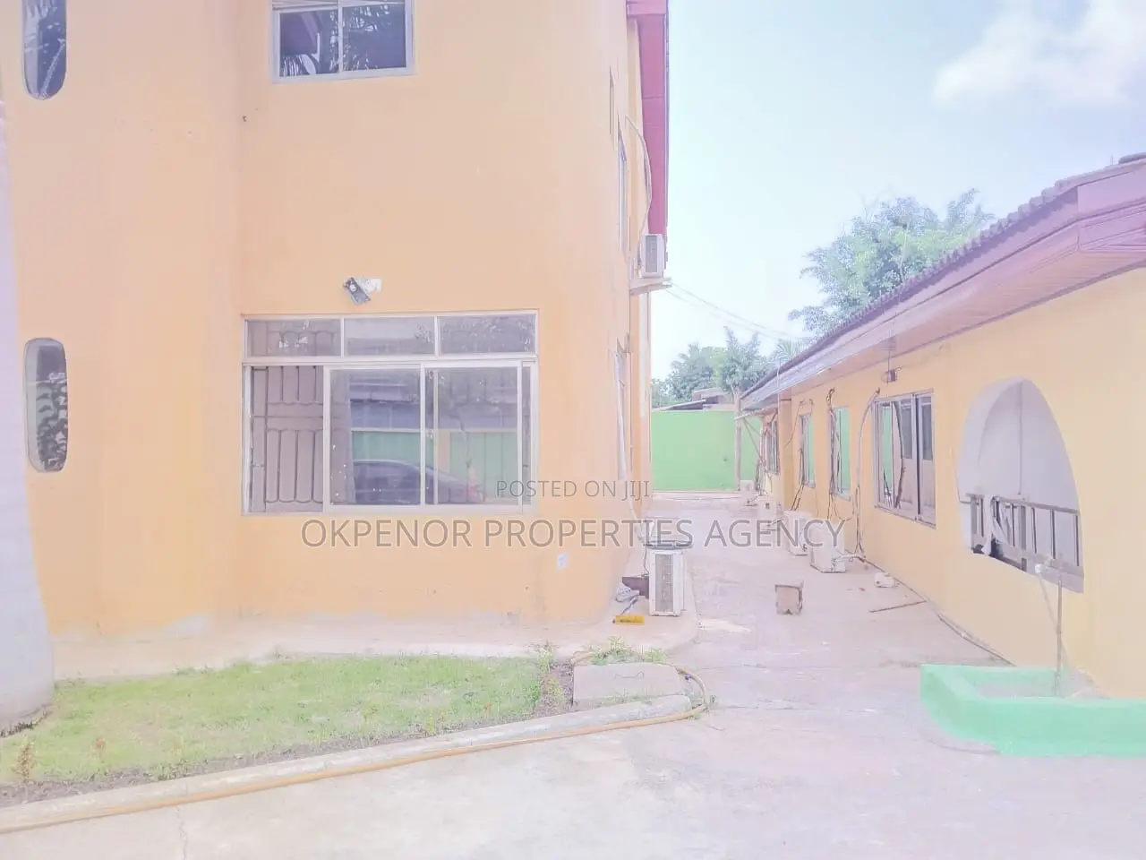 8bdrm House in Tema Com6 for rent