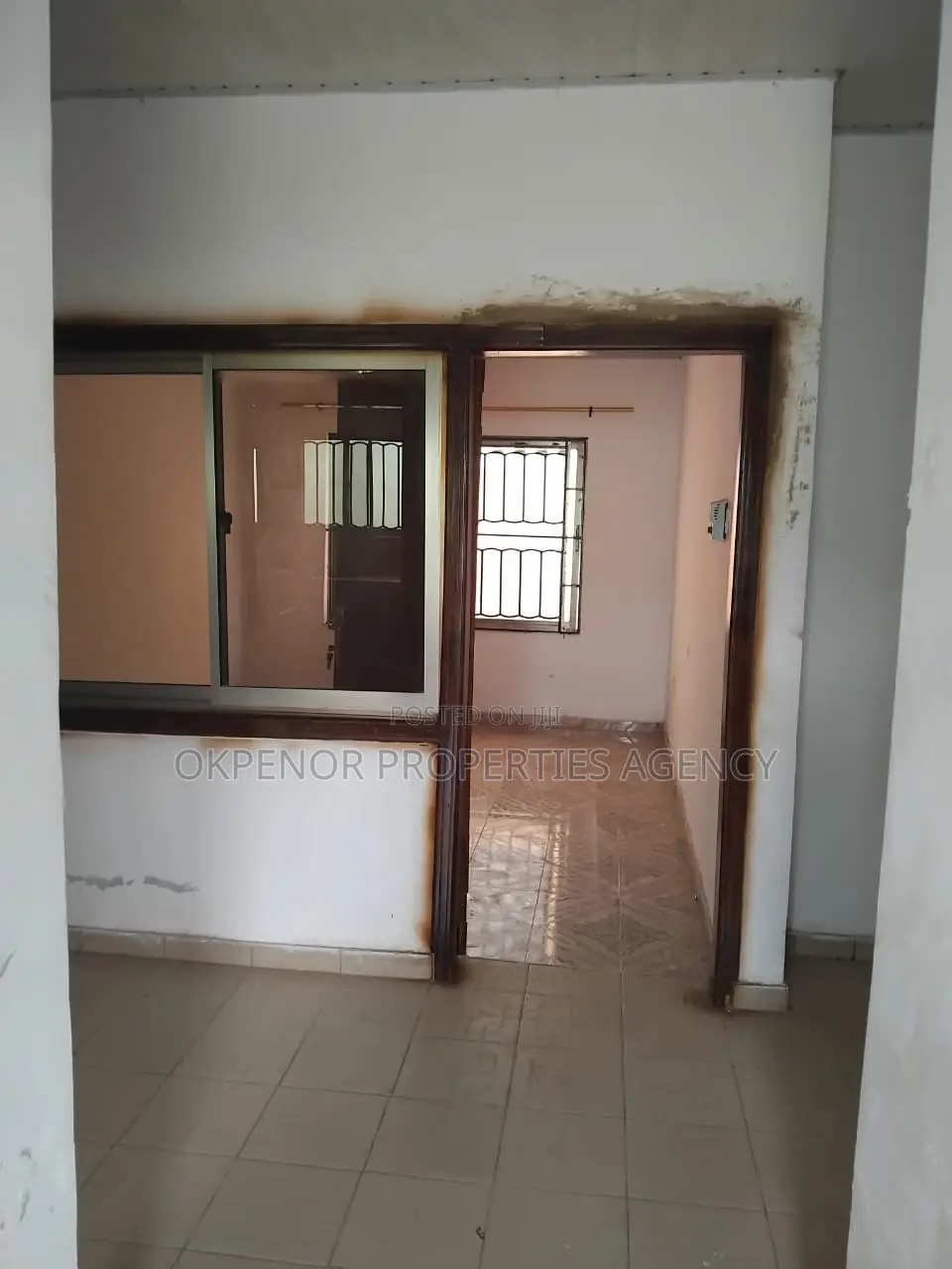 8bdrm House in Tema Com6 for rent