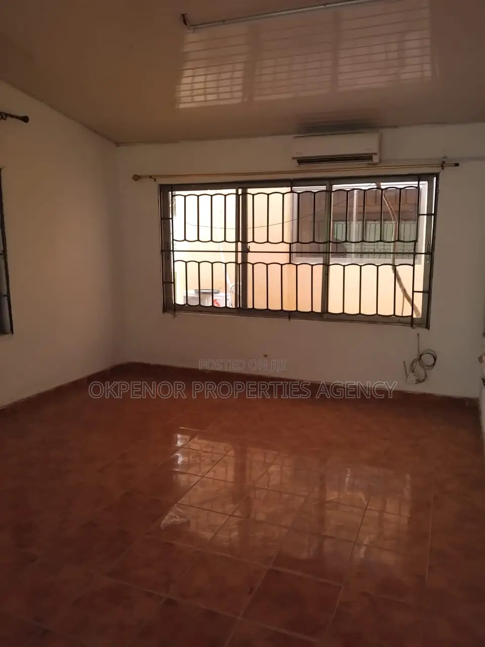 8bdrm House in Tema Com6 for rent