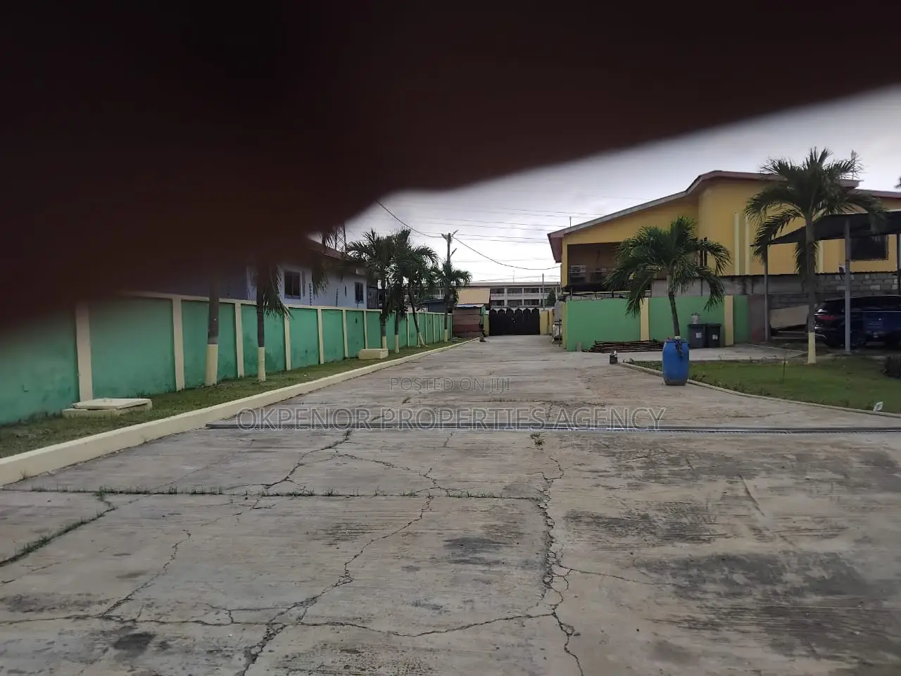 8bdrm House in Tema Com6 for rent