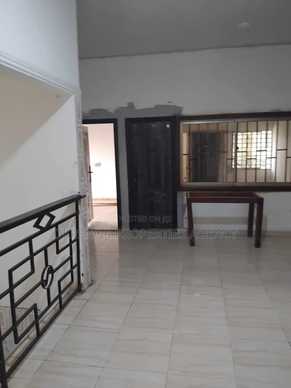 8bdrm House in Tema Com6 for rent