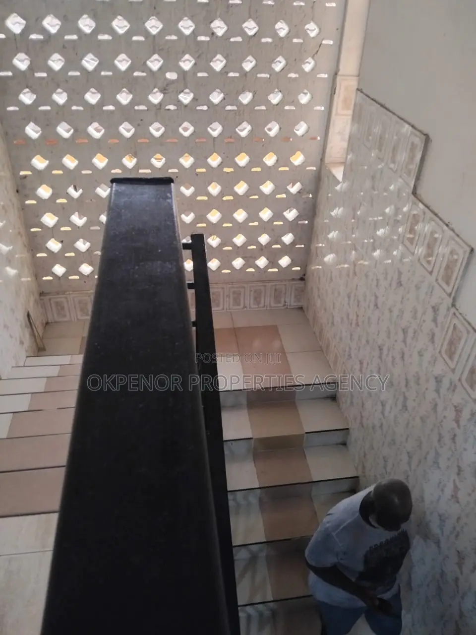 8bdrm House in Tema Com6 for rent