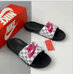 Nike Comforter Slide. Fresh in Box
